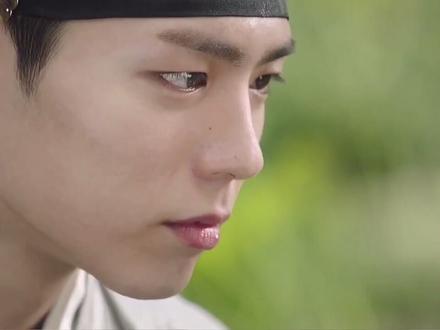 为还债女扮男装进宫成为柿子殿下贴身小太监,意外一次女儿装竟被殿下看上#云画的月光 #朴宝剑 @第一弹