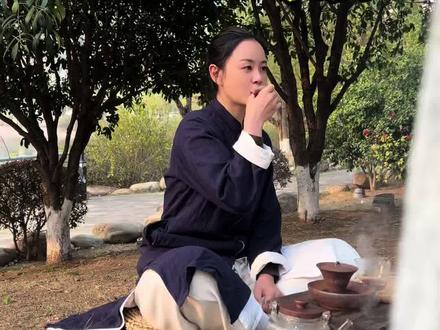 世界越复杂,做人越要简单。不困于情,不乱于心,不惑于物,如此,方能行稳致远。#张高澄#人生智慧#2026全国两会#道家文化
