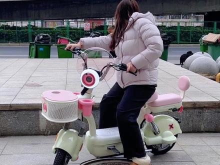 小电驴版科目二之侧方停车!#电动车新手教学 #合肥爱玛 #爱玛开工嗨购节 #新手教程 #电动车知识分享