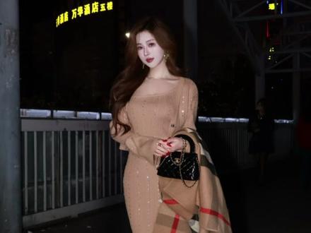 美食频道之昆明奋草牛肉米线 蹦山卡拉卡没赶上 碰上昆明林更新给我当摄影师 吃上cy陈丝给我煮的米线 一切都是最好的安排hhhh#昆明美食推荐 #vlog十亿流量扶持计划 #媛媛宝贝#cy陈杨