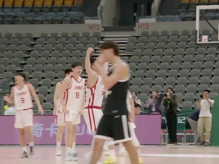 《这我屋》 这里是战场!这里是信仰!#dk球场华尔兹 #篮球需要沉淀 #U17男篮