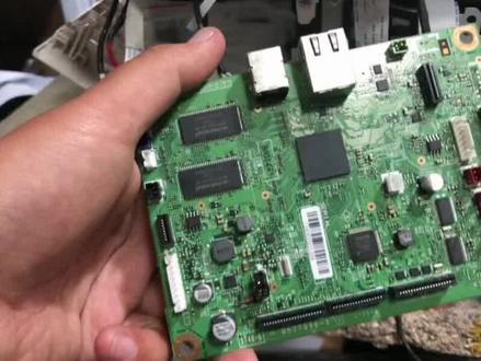 维修案例:兄弟MFC-7880DN开机出现两道黑线重启现象!主板问题引起的,通过刷机可以解决!点击视频左下方获取!