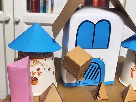 二年级下册立体图形周末手工作业 二年级下册立体图形周末手工作业我们用到了:
正方体,长方体,三棱柱,三棱锥,四棱锥材料:纸板,用过的美术本的封面(牛皮纸的颜色),彩色卡纸,两个一次性杯子。
这个是我们的周末作业,让孩子体验平面到立体的一个空间思维。#小学生手工制作 #手工作业 #二年级下册数学 #立体图形 #立体几何