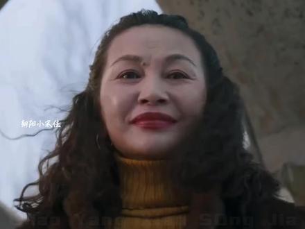 周芸老师成了两个陌生女性的理想符号,她们的情谊好好哭😭#董洁 #艾丽娅 #女性情谊 #隐身的名字 #隐身的名字好心疼文毓秀