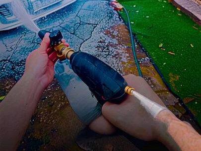 自助洗车第一视角 过年洗车涨价,那就自助洗车,既科学又干净#赛车手廖增 #自助洗车 #撸车日常 #汽车人共创计划 #影豹
