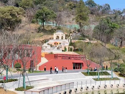 新上海人回到“儿童友好”的家乡,很适合遛娃
2026年温州园博会已启动试运行,免费开放。园区占地230公顷,建议乘坐观光车游览。正式开园在4月中旬到7月,届时南园将转为植物园,北园永久保留,实现永不落幕的园博。
#上海 #温州 #儿童友好城市 #遛娃好去处 #园博园