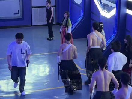 我们三个在一起把日子过好比什么都重要…
#武汉欢乐谷樱花季 #国潮文化节 #潮中国