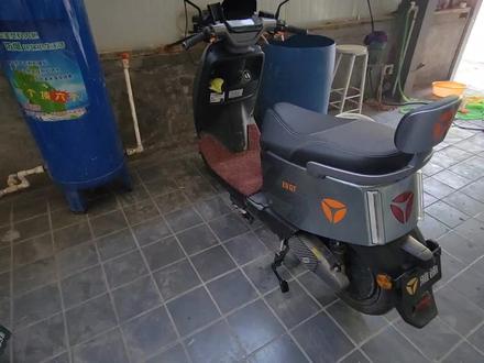 雅迪E9GT后平叉盖板拆装教程#雅迪电动车 #雅迪冠能系列