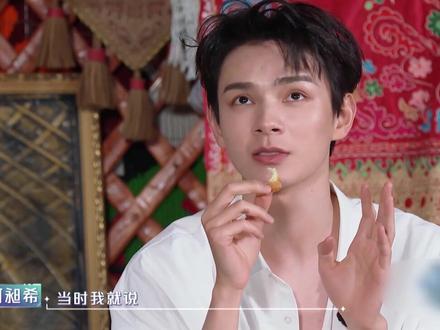 #追星星的人 何昶希两天和家人视频一次