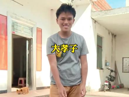 坏消息是儿子遗传了父亲暴力的倾向,好消息是他等了十年才动手,今年互联网出了个出名的大孝子#大孝子 #儿子打爸爸