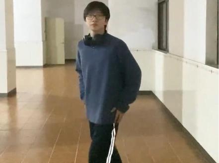 小哲摇教程 它来了#小哲摇 #小哲摇教程 #俄舞 #蝴蝶步 #土耳其舞蹈