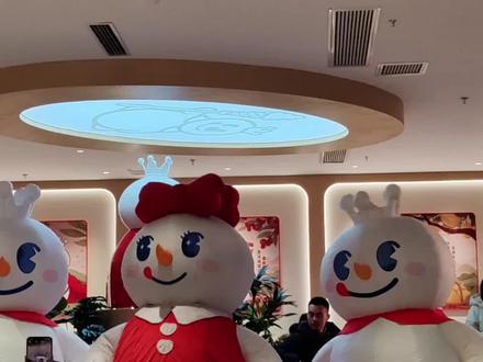 雪王小分队版(谁家大美人)纯享版 建议横屏观看#蜜雪冰城 #雪王 #上热搜 #日常vlog #快来围观@蜜雪冰城(重庆旗舰店) @蜜雪冰城雪王