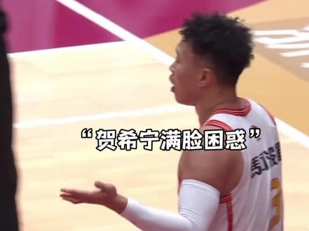 “裁判强行续上悬念😂 吹贺希宁走步违例!我不太懂球 让网友们评评球吧 给解说都逗笑了” #快看CBA #热血篮球季 #贺希宁 #CBA浙江vs深圳G2