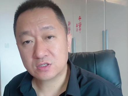 普通人买基金,
还是买股票?