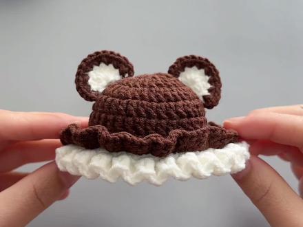 超详细适合新手的小熊猫钩织教程来啦!
毛线:@苏苏姐家官方旗舰店 四股唯棉
色号:栗色61,纯白64
钩针:2.5
图解来自@彩虹鱼
#娃衣钩织#钩针教程 #钩织教程 #娃衣 #娃衣自制