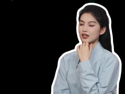 #苏超前六轮带来线下营收近380亿元 在最新出炉的江苏省2025年上半年经济运行情况调研报告里,“苏超”赛事的成绩单格外亮眼:前六轮就带火了旅游、出行、餐饮、住宿、体育五大场景,狂揽379.6亿元营收,同比增幅高达42.7%。“苏超”经济,远不止“卖票赚钱”那么简单,背后更藏着产业融合、城市升级与社群经济的深层逻辑。“苏超”与城市“同频”,与民生“共振”,而这样的力量,将推动江苏在高质量发展的道路上,踢出更精彩的“下半场”。 #评事妹带你看苏超