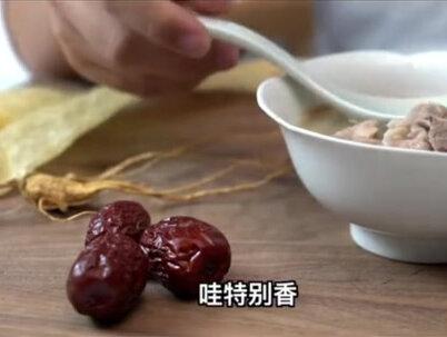 这道宝精汤,养蝌蚪无敌了,只要你试了,就一定会有惊喜,鳇鱼胶10g 人参2g 茯苓5g 枸杞5g 鹿茸1g 当归2g 山药50g 猪骨150g!#食补 #养生 #美食教程