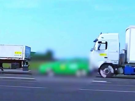 如何防止被货车前后夹击#汽车 #开车