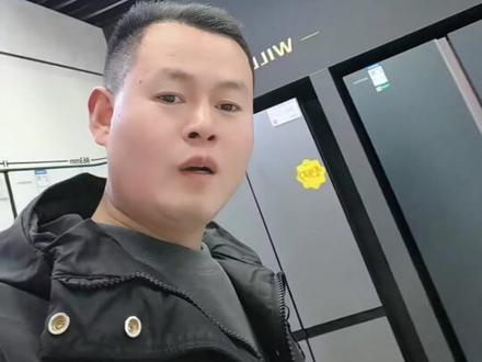 加一个字,改成人民币医院,这才合理。#镇平 #同城发现 #记录真实生活 #现场实拍