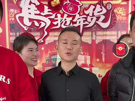 朱进越来越阳光了,两个姐姐姐夫也太给力了,南京那边为啥要攻击自己的亲儿呢,他过得幸福不好吗,无法理解亲生母亲的想法。