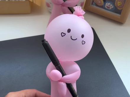 用橡胶手套做个抱笔小人 #创意手工 #自制玩具 #手套玩法