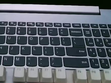 第十一课
今天主讲王旁青头键位里的青字头字根,认清形态、找准位置,字根记牢,打字更准更快。
#五笔字根口诀 #五笔拆字技巧