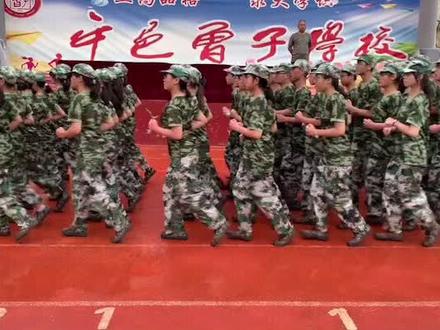 #军训时光 铿锵有力,顺拍而动,让我们共同感受青春活力的跃动。@DOU+小助手 #军训dou出彩