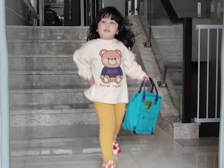 我想做个好老百姓 有什么问题吗?@米娜妈妈 @埃尼斯enes #人类幼崽成长计划