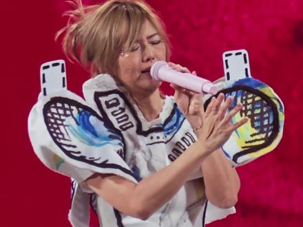 #我要上热门 该换换造型师了
全靠颜值撑着
啥时候才能再听开始懂了 尚好青春#孙燕姿 #孙燕姿香港演唱会 #孙燕姿一开口就承包了整个青春 #孙燕姿就在日落以后巡回演唱会