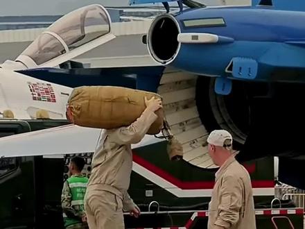 战斗机减速伞#内容启发搜索