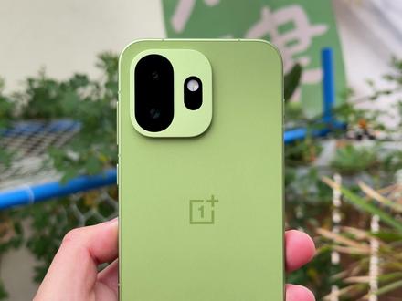 这小屏手机给我用爽了!一加 15T深度体验测评 #一加15T #小屏手机 #旗舰手机 #游戏手机 #数码科技