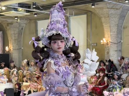 沉浸式看秀!又有什么漂亮小裙子啦? #古典玩偶带你换新装 #古典玩偶 #Lolita #古典玩偶秀场 #十八岁的梦幻旅行
