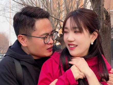 收藏这首歌很久,“彪哥”还是忍不住对玉芬下手了#玉芬 #夫妻日常搞笑