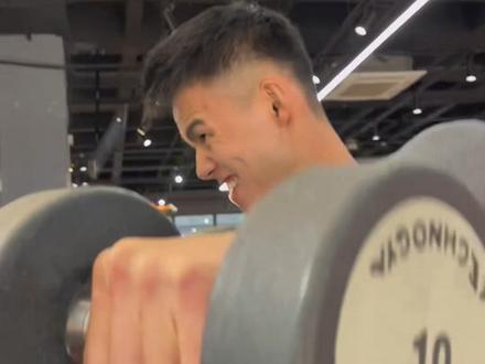 一天能吃几个蛋黄?吃多了是不是D固醇超标呢!🥚(全蛋)的氨基酸比例和人体所需的比例非常接近,蛋白质的吸收利用率几乎是100%#健身#运动#蛋黄