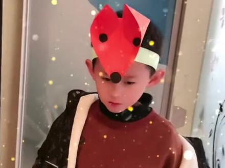 老师说明天要表演狐假虎威。
来,狐狸手工制作头饰来咯!#亲子手工折纸 #亲子手工制作 #一起做手工 #手工折纸 #创意手工 #爱手工爱生活