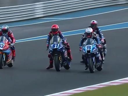 WSBK捷克站第一回合,张雪机车第四冠,德比斯一串四上演 传奇名场面。#张雪 #张雪机车 #moto #德比斯