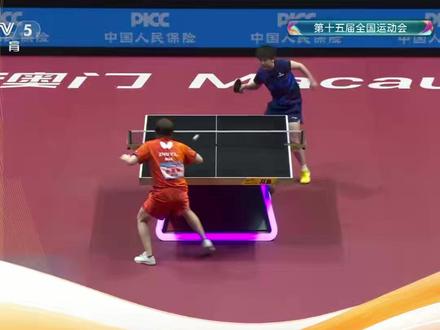 15日晚,十五运会乒乓球女子单打两场半决赛在澳门银河综艺馆进行。两场“新老对决”中,河北队选手孙颖莎和黑龙江队选手王曼昱分别击败朱雨玲澳门队选手与山东队选手陈梦,会师决赛。【孙颖莎王曼昱会师乒乓球女单决赛】#十五运