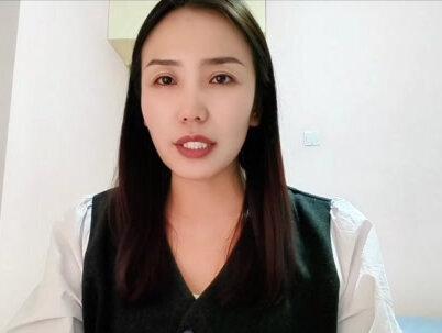 两处申报工资重复扣除预警了,两处工资在个税申报上的具体体现就是我在两个或两个以上的单位,按照工资薪金的税目申报了工资 扣缴了个人所得税 也就是我在A B公司平时预缴都扣了5000之前这个好像并没有强制,系统也不会因为我有多处工资薪金就不让其中一处扣5000,因为这个比较可能还涉及隐私的问题,也没有文件规定预缴的时候不能扣,但是现在系统堵上了,这个扣除进行了预警,也就是说我有多处工资 我平时预缴只能一处扣除5000,那么这种情况我需要通知B单位平时预扣是不扣这个5000让B单位的财务在人员信息采集模块,把是否扣除减入费用选择为否就可以了 以后在B单位就不会预扣5000了,我们居民个人的综合所得是以每一个纳税年度的收入额减出60,000的费用以及专项扣除专项附加扣除和依法确定的其他扣除项的余额为应纳税所得额 也就是说一年只允许扣除60,000,平时我在好几个单位取得工资 个税分开计算 年终汇总,我需要选择一个单位汇算 不足的个税要补上#财税 #会计 #个税 #预警 #企业管理