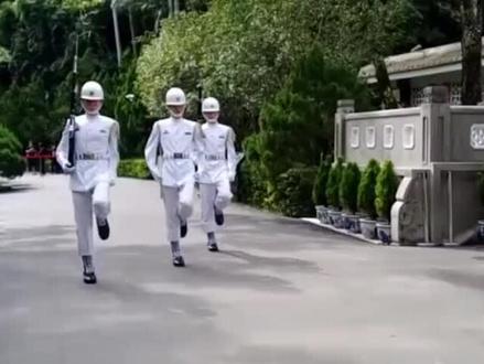 台湾省仪仗队交接仪式表演,场面真是太搞笑了·