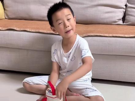 痴迷地铁的娃画北京地铁#北京地铁 #亲子日常 #陪娃时光