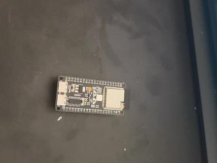 小智烧录固件以及配网教程来啦,让小智活过来吧😘 #人工智能 #虾哥小智 #小智
1、烧录所需的工具和固件
链接: https://pan.baidu.com/s/1AmBYn4lLZHQABkbHfVwTCw?pwd=vdvp 提取码: vdvp 复制这段内容后打开百度网盘手机App,操作更方便哦
待烧录的bin固件解压出来后要放到烧录工具同级目录的bin文件夹中
ps:如果看不到文件后缀名,可以在打开的窗口左上角点击“查看”,找到文件扩展名并勾选就可以看到啦,文件的扩展名不要随意更改哦
2、如果链接小智的热点后没有跳转,那就到浏览器地址栏输入:http://192.168.4.1手动跳转一下吧
3、xiaozhi.me网站中有很详细的教程,有兴趣的小伙伴可以看看