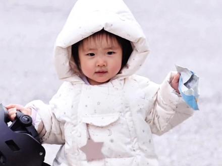 宝贝,你是一个香香软软的棉花糖~ #人类幼崽有多可爱 #亦安 #爸爸当家5 #综艺名场面 #爸爸当家