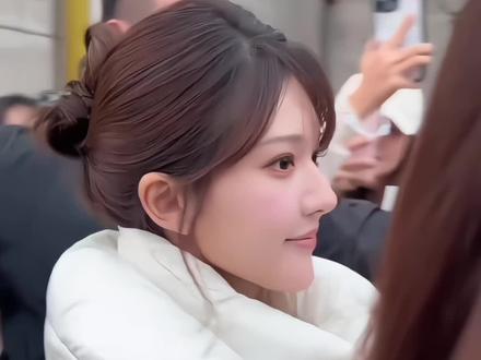 有個女仔令我思想變得大個#赵露思 #许妍 #幸福#露头秒思