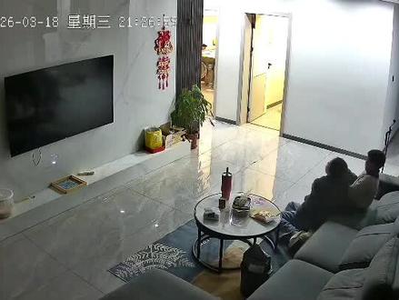 看到监控的时候我是泪流满面的,没有想到这一幕发生在我身上,小小的他着急害怕,不停的喊妈妈,一次又一次的尝试把我拉起来…时间太长,发不出来,50多分钟一直守在我身边,给我盖被子,给我搓手,给我擦眼泪,我突然意识到,以后要多给他们讲一些突发事情,遇到这样的事情该怎么处理,很幸运醒过来了,以后也要更注重自己的身体,万一有什么事他们该怎么办?#焦虑 症该怎么调理…