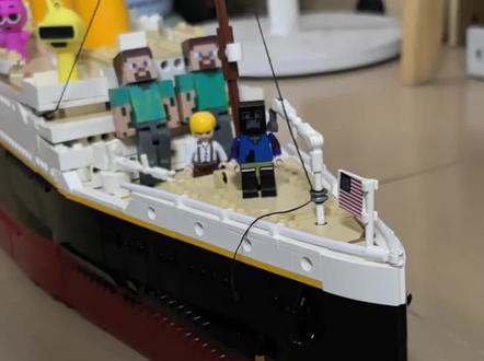 #乐高爱好者 !宝贝孙子四天就拼装完成了一艘一米长的泰坦尼克号!太厉害了吧!