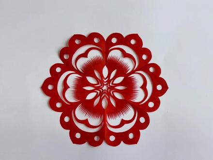 漂亮的六瓣花教程来啦~你学会了吗#创作灵感 #剪纸教程 #非遗文化手工剪纸传承 #剪窗花 #简单易学 @美术老师刘兴丽 @DOU+小助手 @DOU+上热门