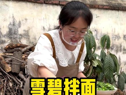 用30块钱面条做了37份雪碧拌面带双胞胎堂哥摆摊锻炼,不到20分钟卖完的一天,堂哥激动的打包,回到家看到我叔也在按摩,挺好,都在自力更生,都有事情做。#我的乡村生活 #雪碧拌面 #带双胞胎堂哥摆摊锻炼 #我的摆摊日记 #三农