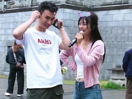 小幸运在重庆万盛区首场直播,与粉丝互动分享 #户外直播美女 #户外情感互动 #好声音#网红直播 #搞笑视频
