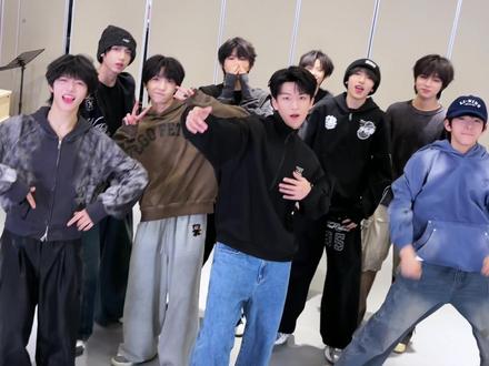 we’re 发发发发发发发发NOW with@黄子弘凡 🤲🧧#TF家族练习生 #发发NOW拜年舞挑战 #TF四代发发NOW #新年有礼了 #我的节日仪式感