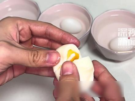 近日,博主“爱吃蛋”因在社交平台分享精准煮鸡蛋技巧走红。网友直呼:“行行出状元!”#煮鸡蛋#水煮蛋